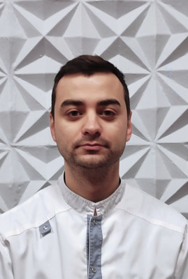 Заведующий - врач-стоматолог-терапевт 21.Хансиваров Дмитрий Равильевич